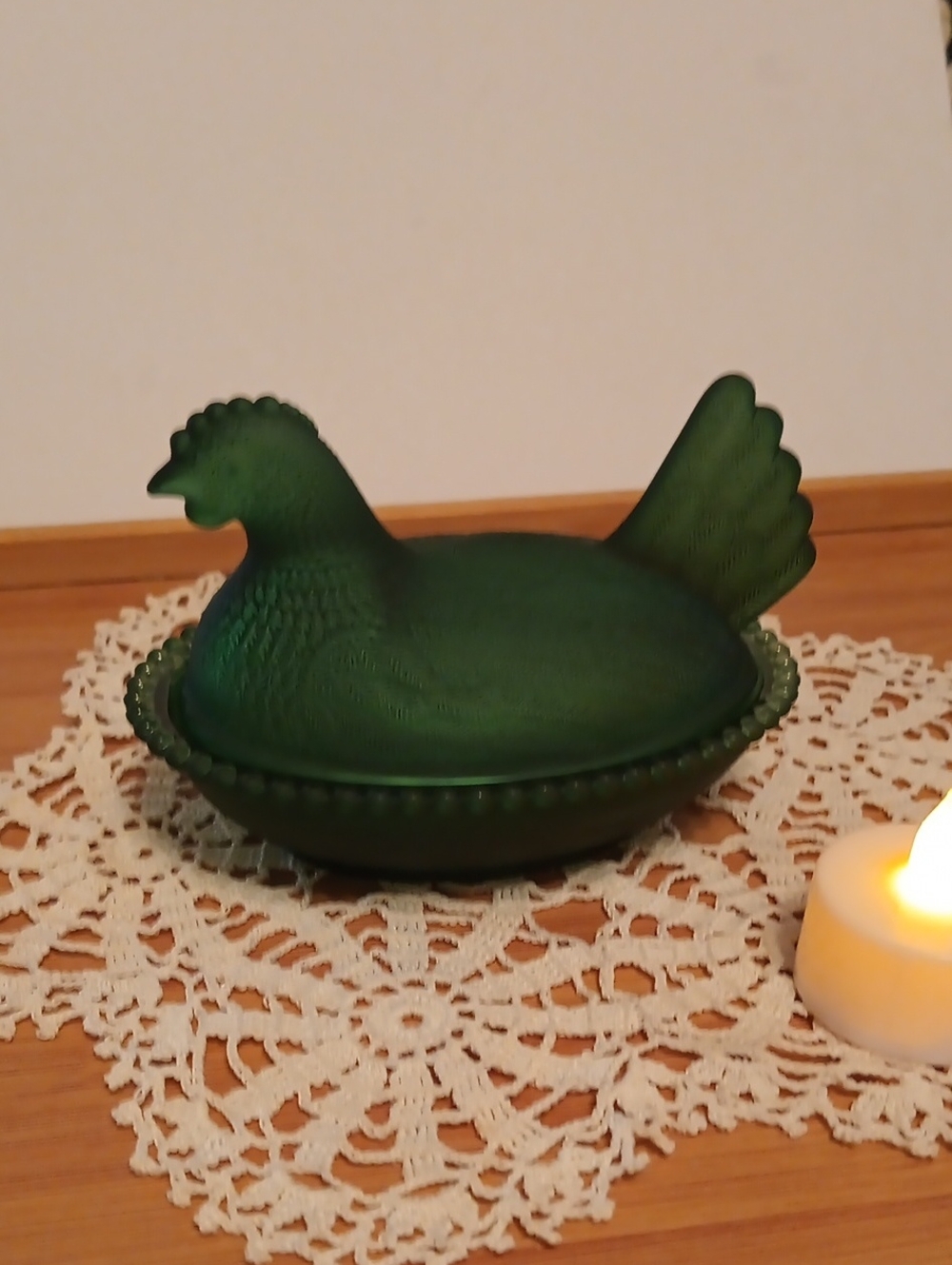 Vintage Inspired Satin Emerald Green Glass Hen on Nest Decorative Dish 4.5 Inche